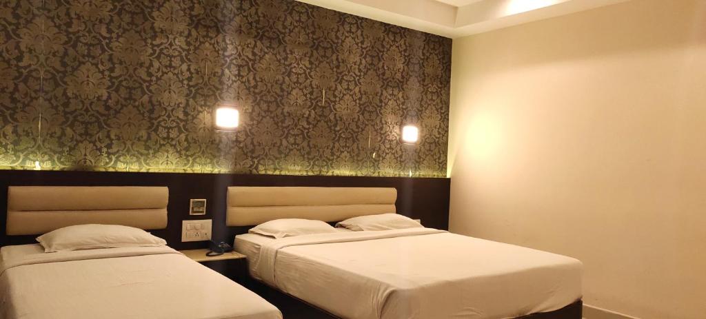 Postel nebo postele na pokoji v ubytování Hotel Deepam