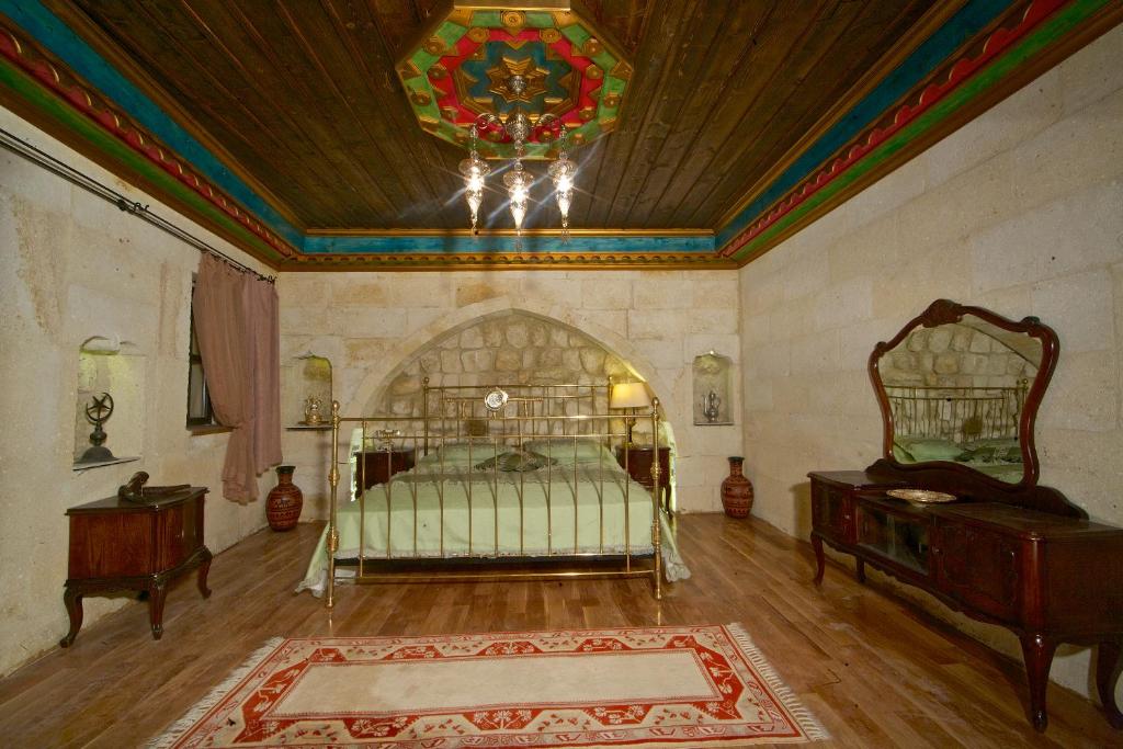Postel nebo postele na pokoji v ubytování Golden Cave Suites