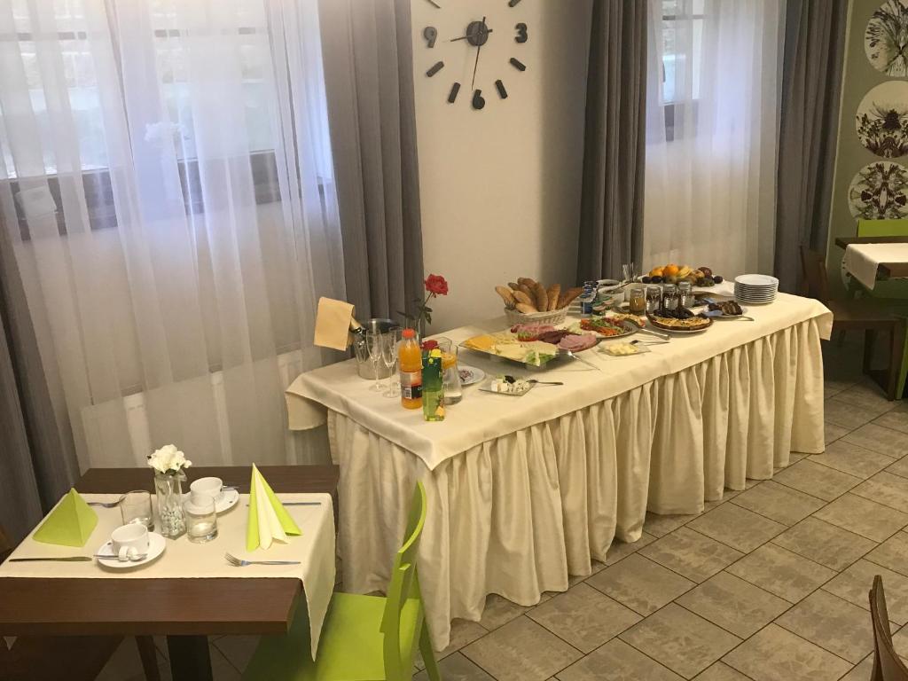 Jídlo v aparthotelu nebo okolí