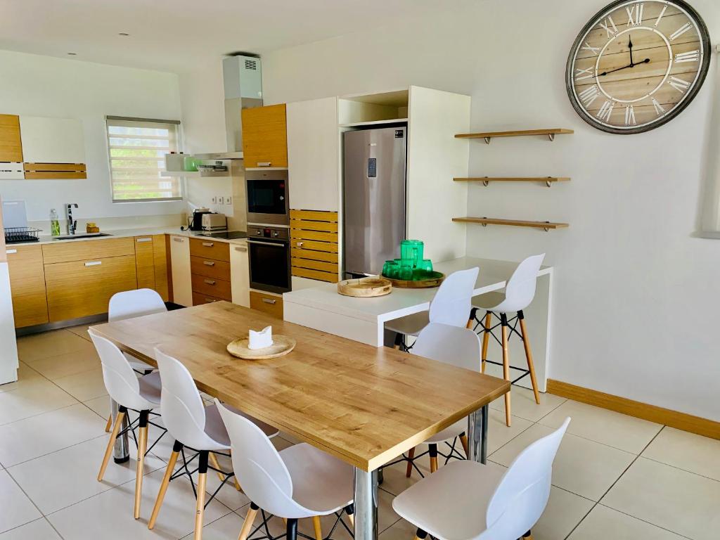 Kuchyň nebo kuchyňský kout v ubytování Latitude Luxury Duplex