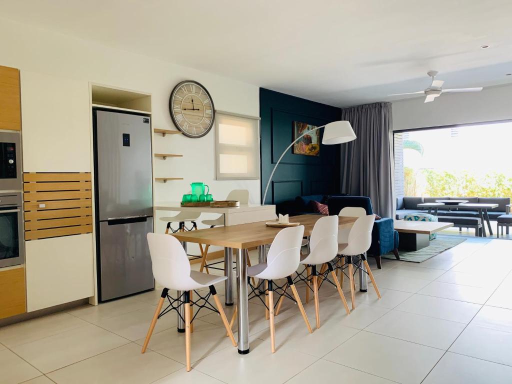 Kuchyň nebo kuchyňský kout v ubytování Latitude Luxury Duplex