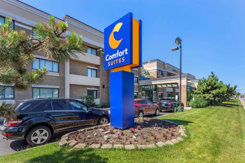 a c comfort suites sign in front of a building at Comfort Suites Oakbrook Terrace near Oakbrook Center in Oakbrook Terrace