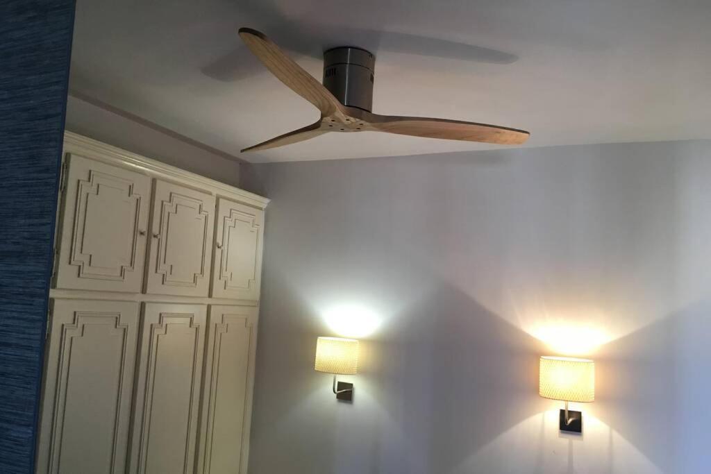 Appartement Hyper Centre-Vieux Port-Place aux Huiles - One-Bedroom Apartment