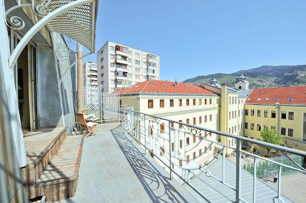 Nespecifikovaný výhled na hory nebo výhled na hory při pohledu z hotelu