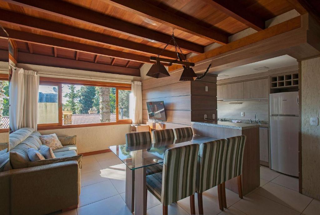 VILLA 302 COBERTURA 3 DORM EM COND COM PISCINA JUNTO AO CENTRO  VILLA 302 COBERTURA 3 DORM EM COND COM PISCINA JUNTO AO CENTRO