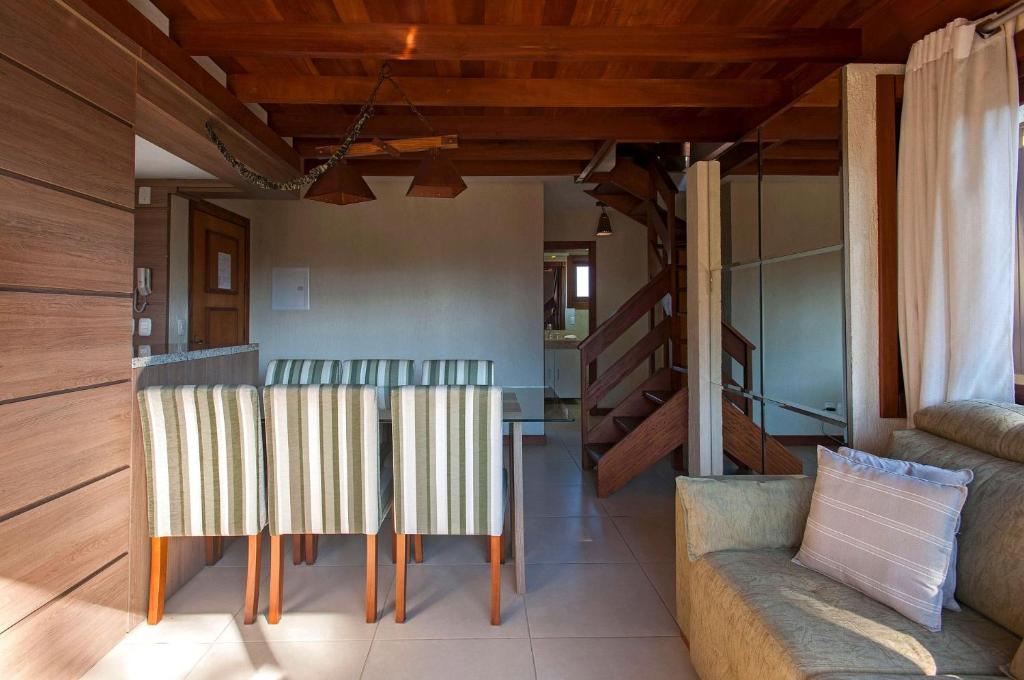 VILLA 302 COBERTURA 3 DORM EM COND COM PISCINA JUNTO AO CENTRO  VILLA 302 COBERTURA 3 DORM EM COND COM PISCINA JUNTO AO CENTRO