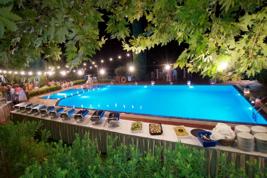 The swimming pool at or close to Felix Residence