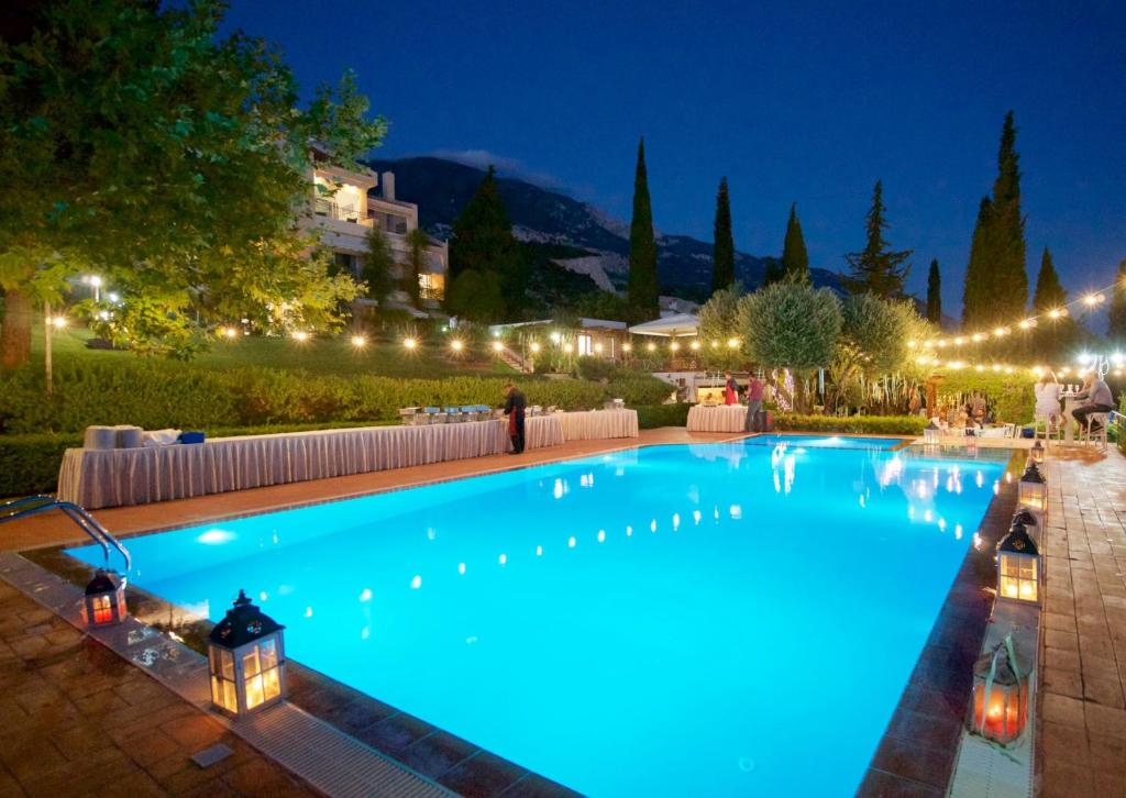 The swimming pool at or close to Felix Residence