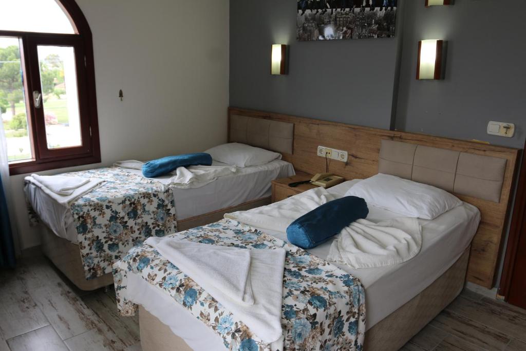 Postel nebo postele na pokoji v ubytování Eroglu City Hotel