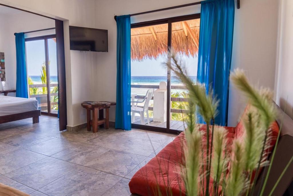 Postel nebo postele na pokoji v ubytování Hotel Blue Reef frente al mar