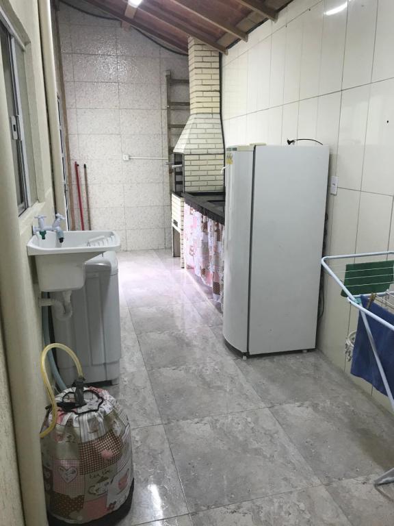  Sobrado 04 em condomínio perto da praia