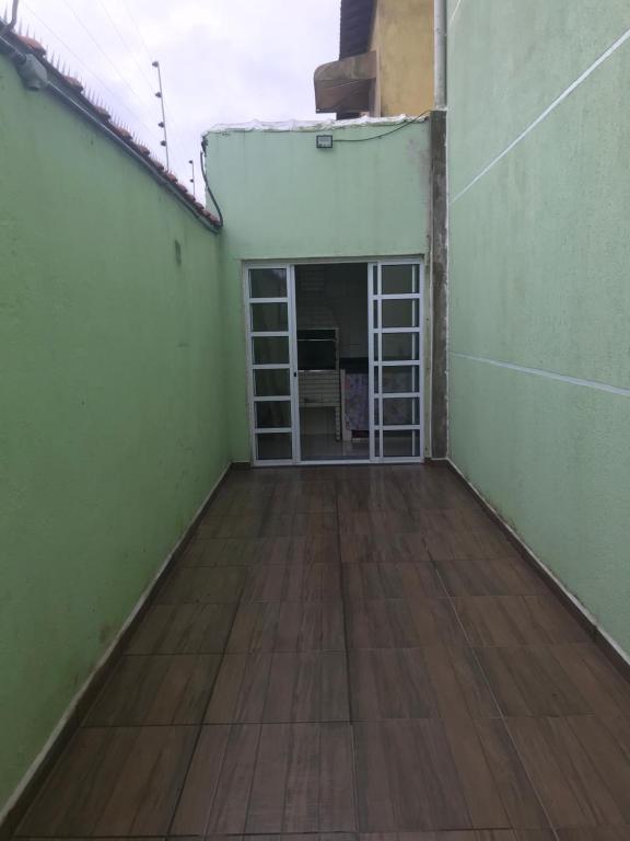  Sobrado 04 em condomínio perto da praia