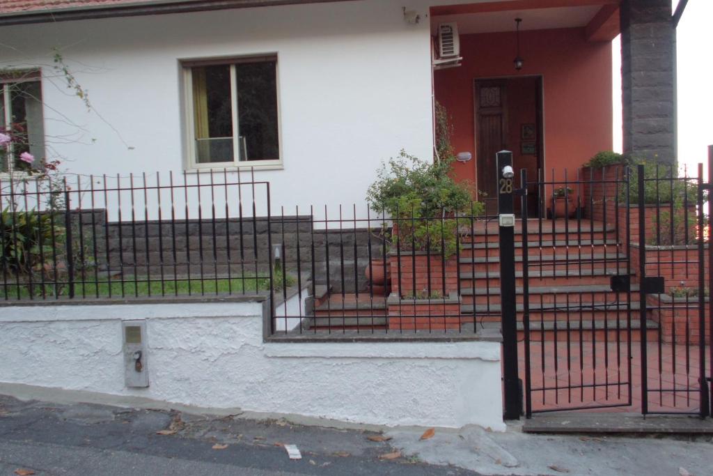 Zgradba, v kateri se nahaja lovska koča