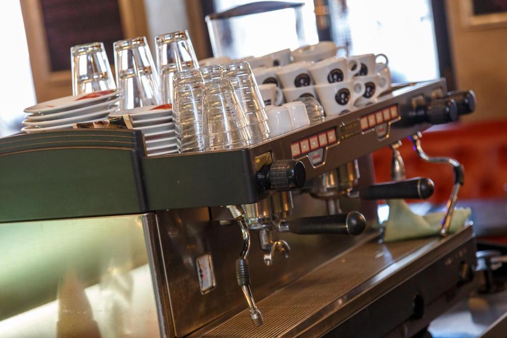 a coffee machine sitting on top of a counter at Hotel Aplaus in Litomyšl