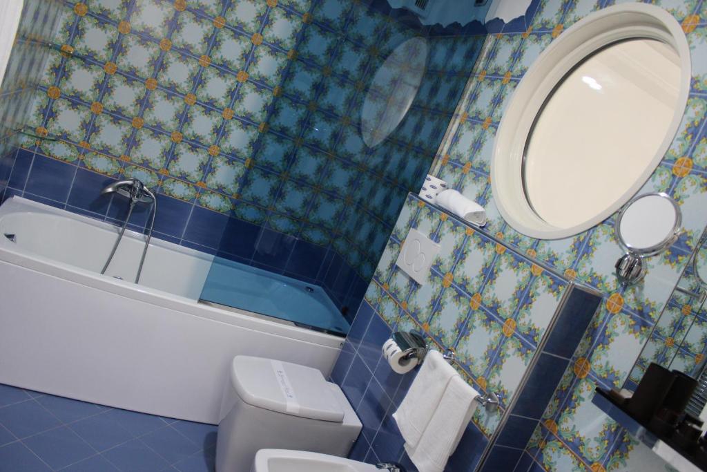 Koupelna v ubytování Boutique Hotel Paradiso Bovelacci