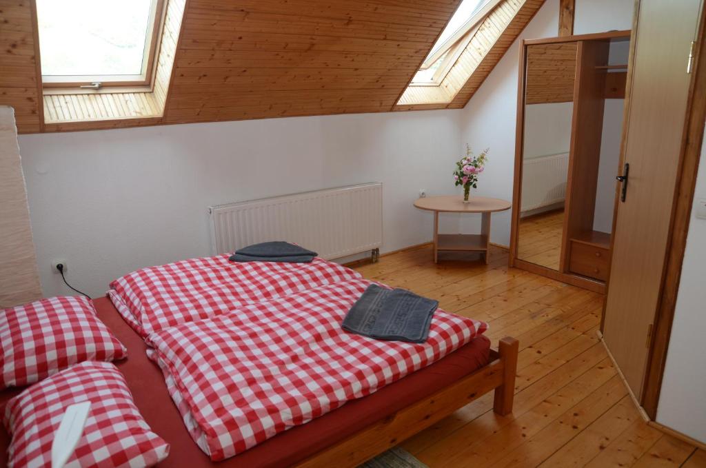 Postel nebo postele na pokoji v ubytování Hof
