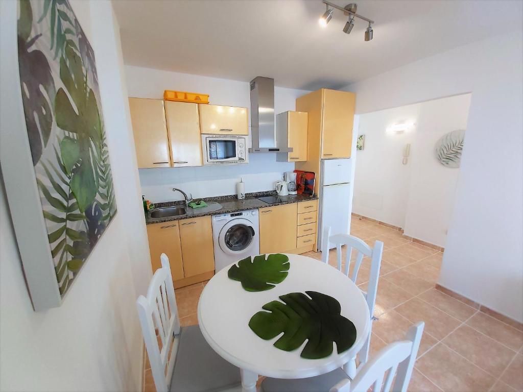 Kuchyň nebo kuchyňský kout v ubytování Apartamentos Sarah