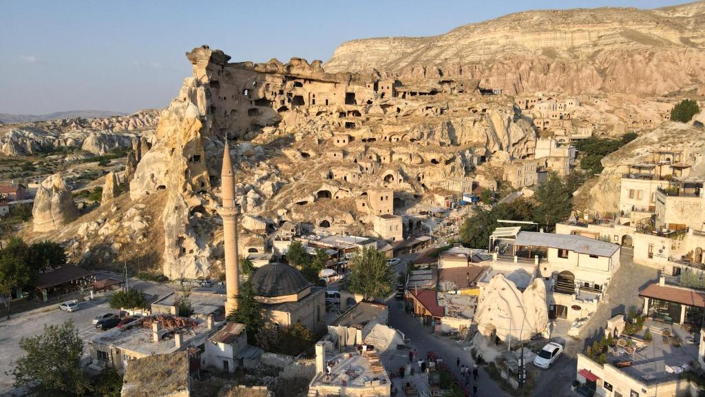 Гледка от птичи поглед на Cappadocia Fairy Tale Suites