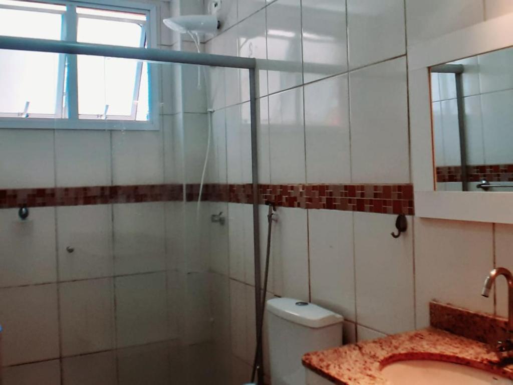  Apartamento vento e mar 2 quartos na quadra da praia