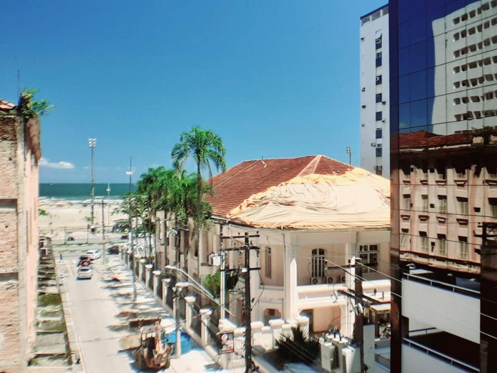  Apartamento vento e mar 2 quartos na quadra da praia
