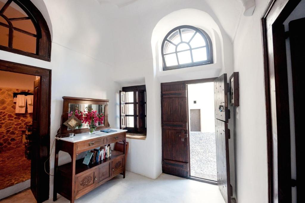 Kuchyň nebo kuchyňský kout v ubytování Santorini Heritage Mansion Kyani Megalochori