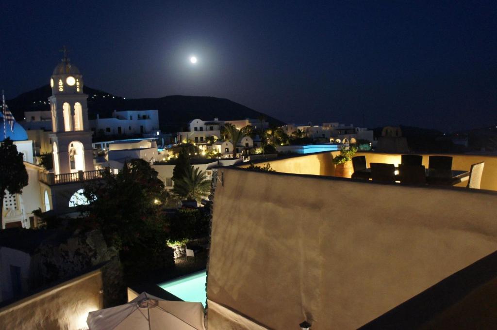 Bazén v ubytování Santorini Heritage Mansion Kyani Megalochori nebo v jeho okolí