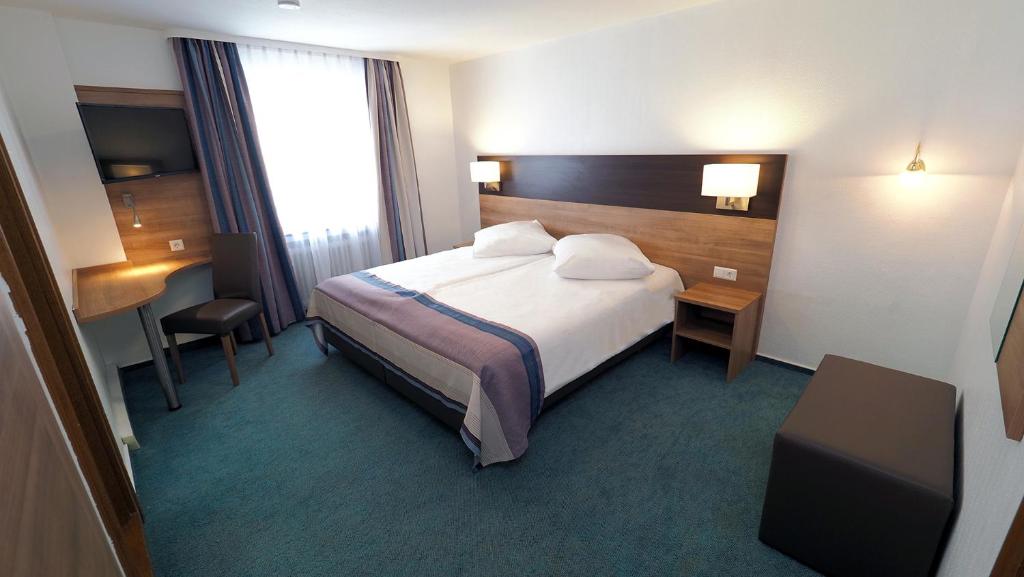 Hotel Goldener Hirsch Mosbach - Deluxe Double Room