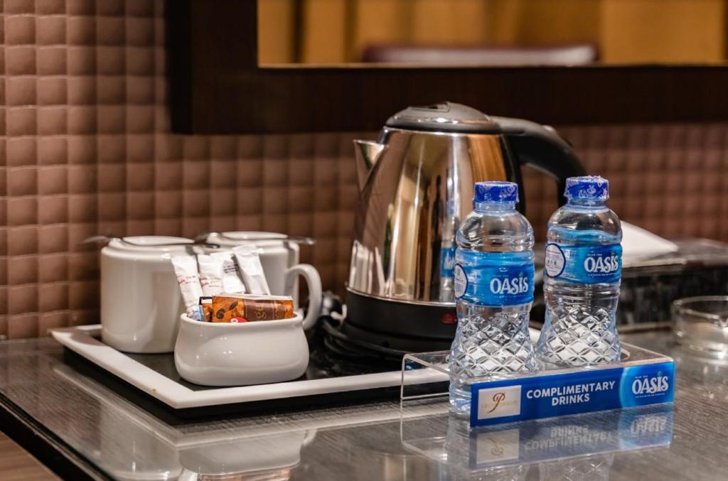 Příslušenství pro přípravu čaje a kávy v ubytování Grand Paragon Hotel