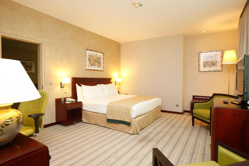 HOLIDAY INN OLAYA