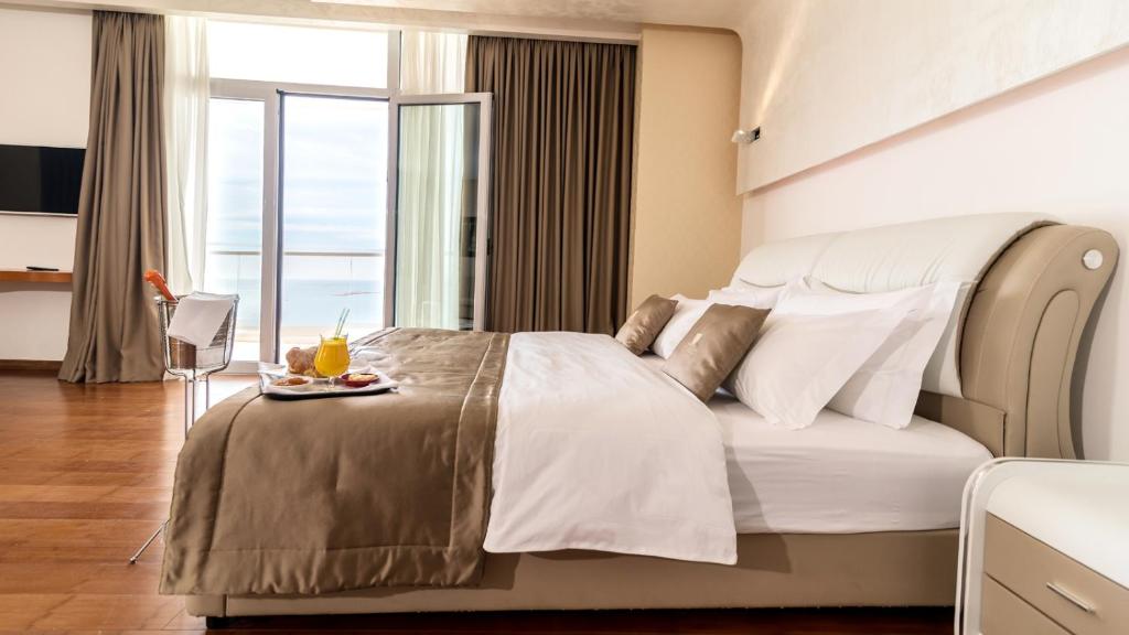 Postel nebo postele na pokoji v ubytování Deluxe & Executive SPA by Rafaelo