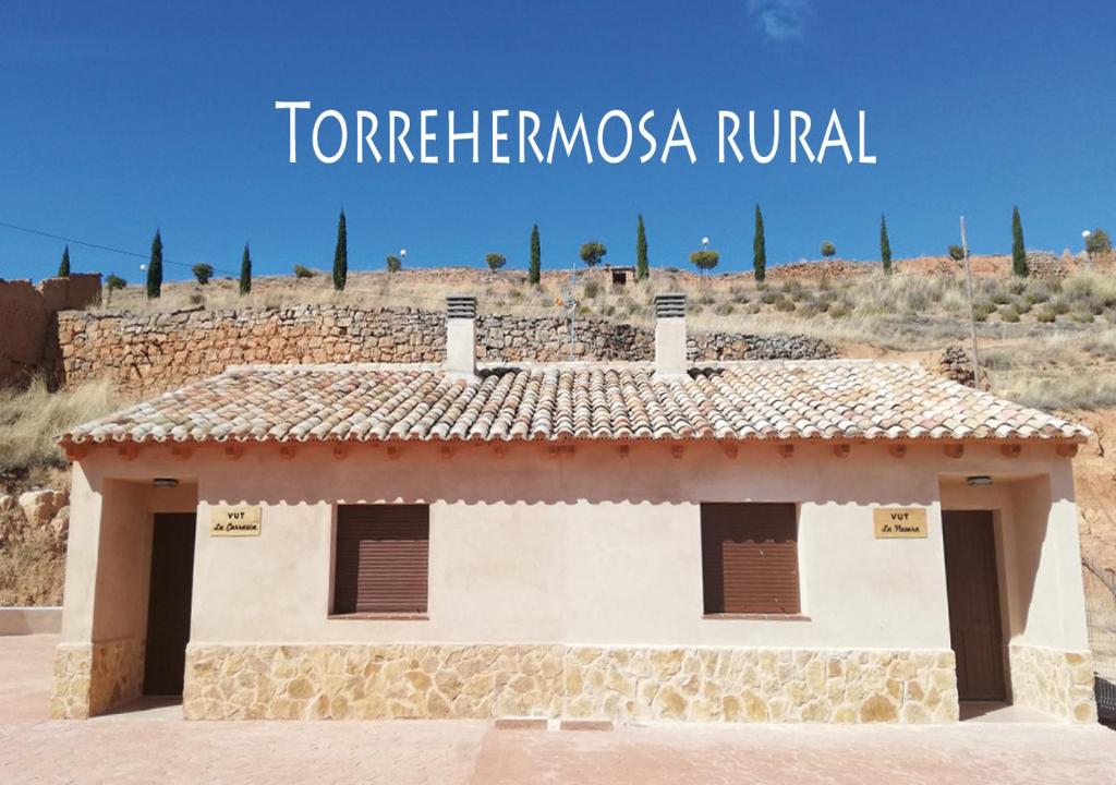 a house in the desert with the words torre molissa rival at Torrehermosa Rural in Torrehermosa