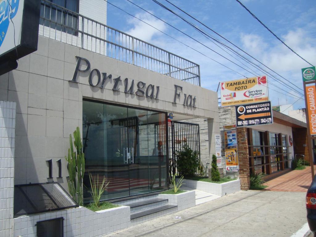 a poznan fusion building on a city street at Portugal Flat in João Pessoa