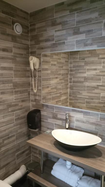 Hôtel De La Perdrix Rouge - Resim 22