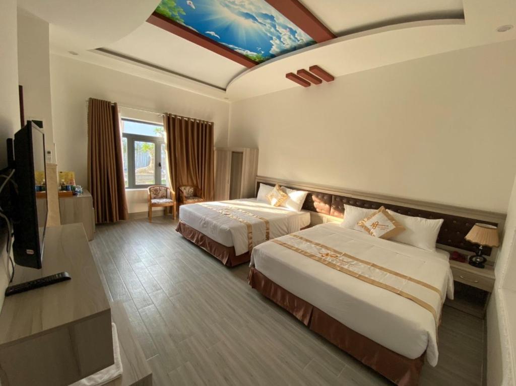 Giường trong phòng chung tại NHÃ TRANG HOTEL