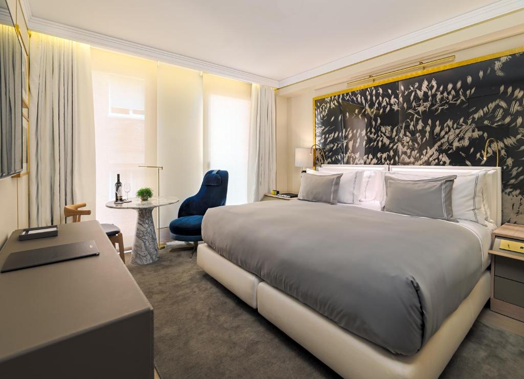 A bed or beds in a room at The One Barcelona GL