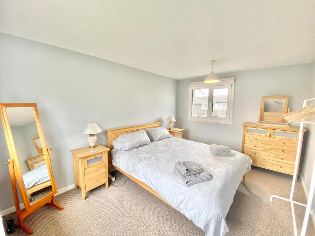 a bedroom with a bed and a dresser and a mirror at Willis Close in Lincoln