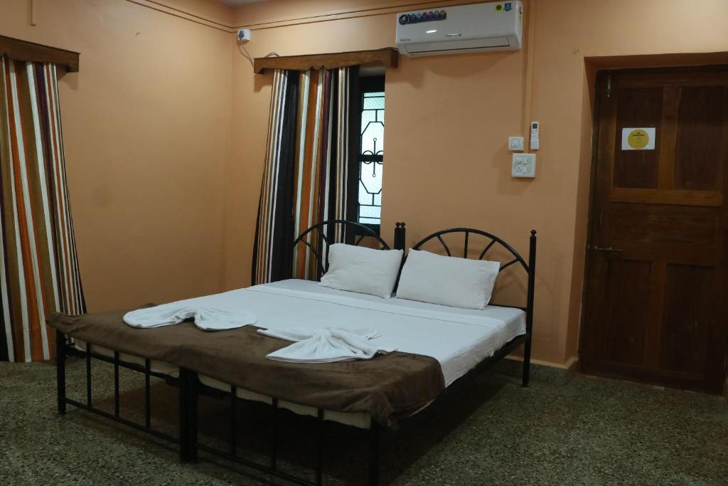 Postel nebo postele na pokoji v ubytování FATIMA'S PLACE