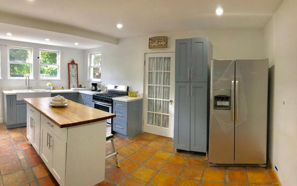 Η κουζίνα ή μικρή κουζίνα στο Cozy Aqua Private Suite with Parking - 3G