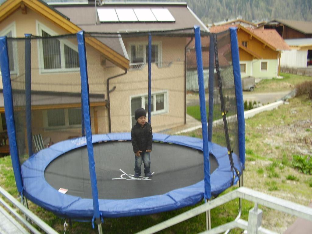Herní místnost nebo prostor pro děti v ubytování Apart Raphael