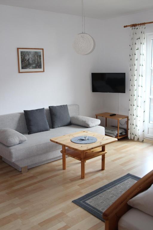 TV a/nebo společenská místnost v ubytování Ferienwohnung Syen