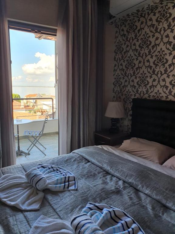 Postel nebo postele na pokoji v ubytování Delfini Hotel