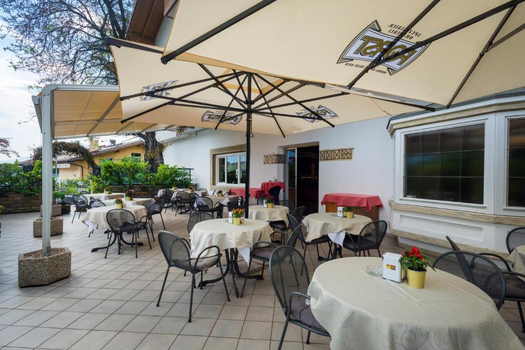 Reštaurácia alebo iné gastronomické zariadenie v ubytovaní Hotel Marlingerhof