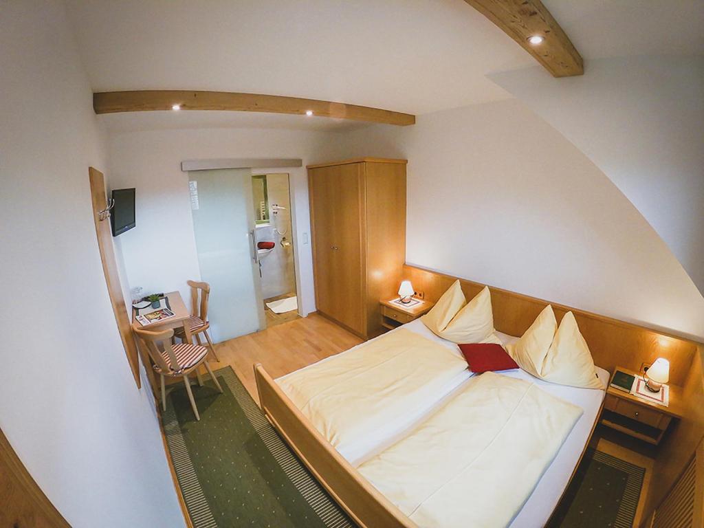 A bed or beds in a room at Appartements Macheiner