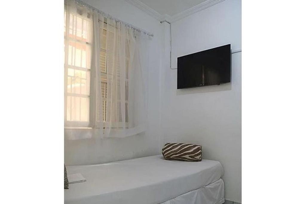  OBA 66 - Sumaré - Suíte com 1 cama de solteiro