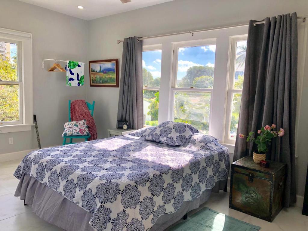 a bedroom with a bed with a blue and white quilt at Sunny and Charming Suite next to MIA - 5G in Miami
