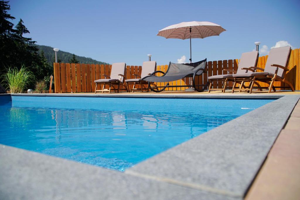 The swimming pool at or close to Apparthaus Taxegger