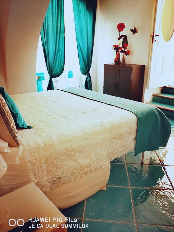 Posteľ alebo postele v izbe v ubytovaní Amalfi Small Wonder Tiny Town House