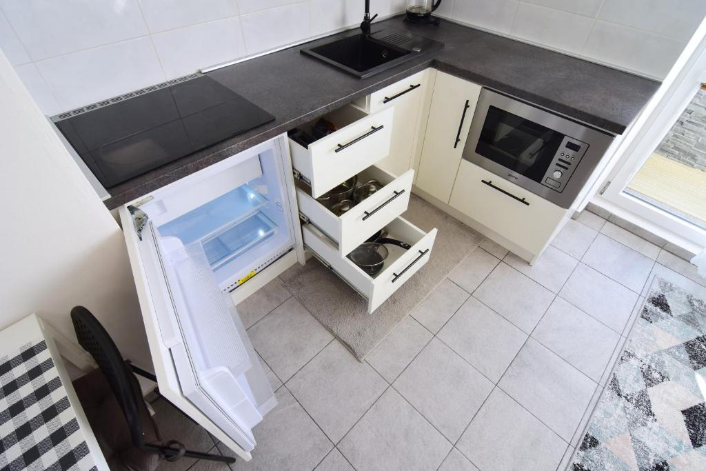 Kuchnia lub aneks kuchenny w obiekcie Apartman Nikola Trojanovice