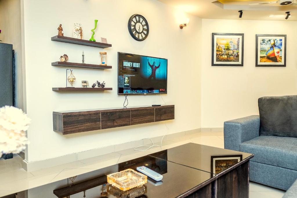 Two Bedroom Deluxe Apartment In Bahria Town - Appartement De Deux Chambres