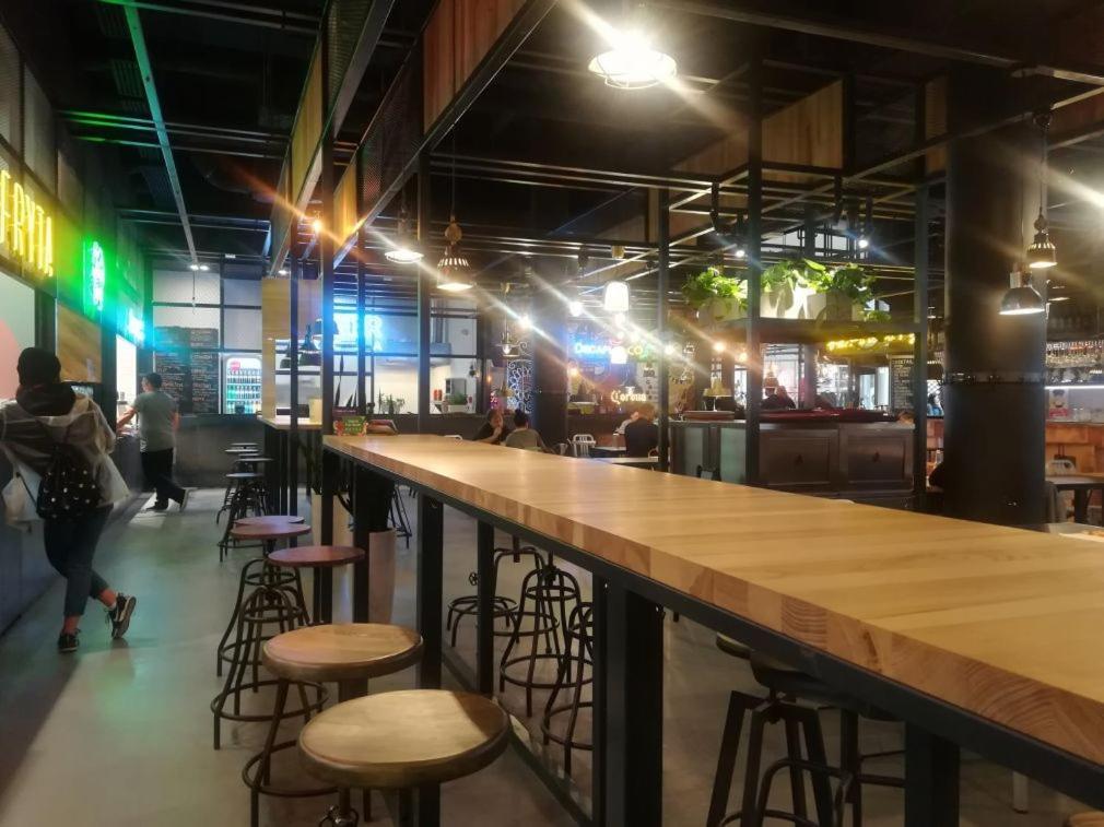 Reštaurácia alebo iné gastronomické zariadenie v ubytovaní Silent Apartment Center
